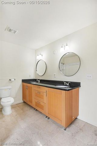 1749 Freemont Drive, Troy, MI 48098