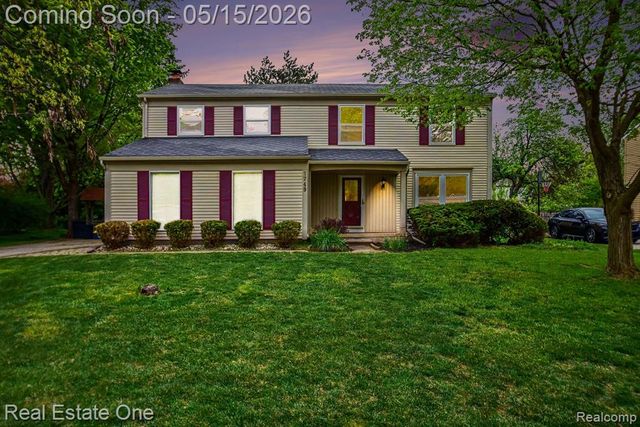 1749 Freemont Drive, Troy, MI 48098