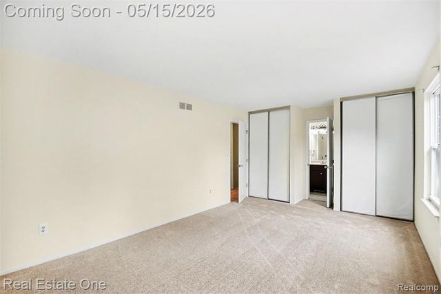 1749 Freemont Drive, Troy, MI 48098