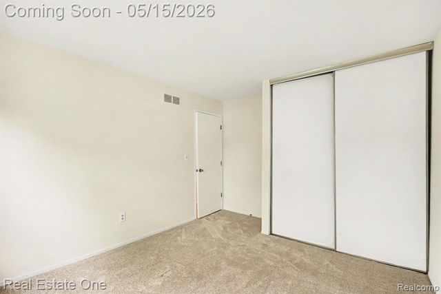 1749 Freemont Drive, Troy, MI 48098