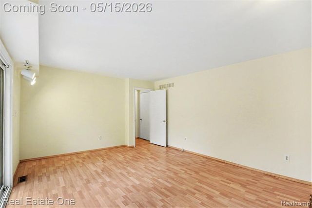 1749 Freemont Drive, Troy, MI 48098