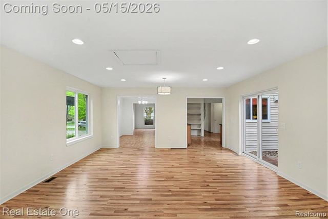 1749 Freemont Drive, Troy, MI 48098