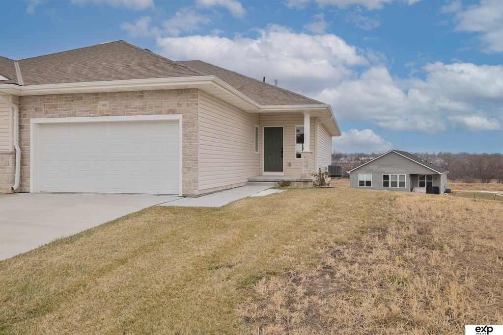 17608 Robin Drive, Omaha, NE 68136