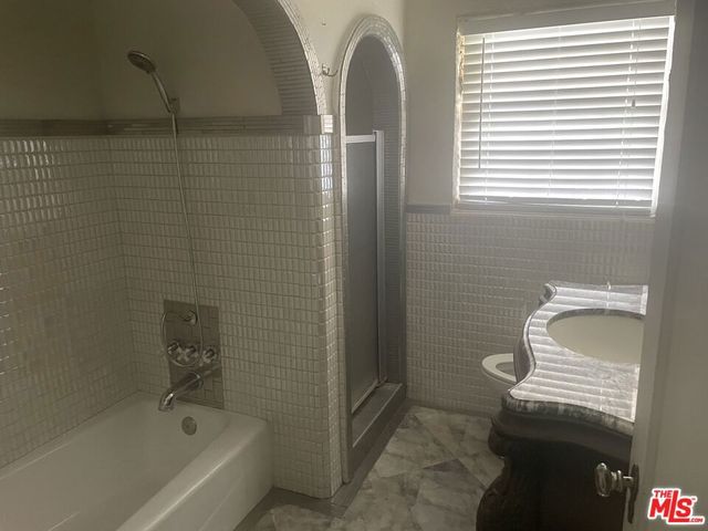 11209 Hatteras Street, North Hollywood, CA 91601