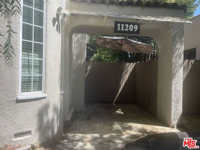 11209 Hatteras Street, North Hollywood, CA 91601