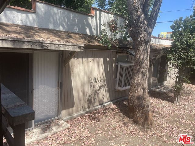11209 Hatteras Street, North Hollywood, CA 91601