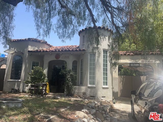11209 Hatteras Street, North Hollywood, CA 91601