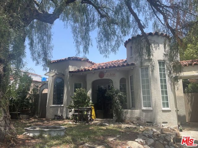 11209 Hatteras Street, North Hollywood, CA 91601