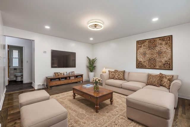 5107 N SPRINGFIELD Avenue B, Chicago, IL 60625