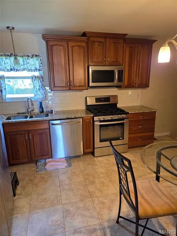 2210 Penncross Court, Fenton, MO 63026