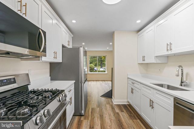 95 THOREAU DR, Plainsboro, NJ 08536