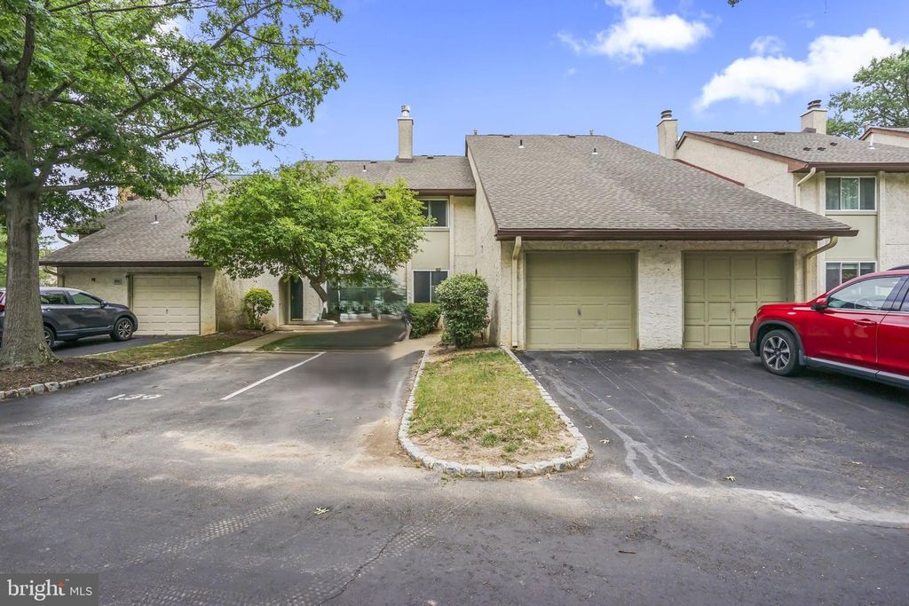 95 THOREAU DR, Plainsboro, NJ 08536