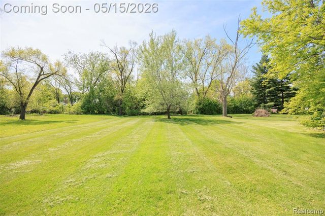 2832 Dashwood Drive Drive, Troy, MI 48083