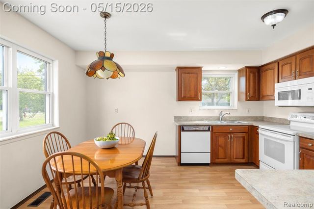 2832 Dashwood Drive Drive, Troy, MI 48083
