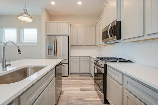 1202 Kiefer Hill Way, Houston, TX 77043