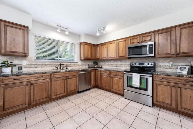 17102 Coachmaker Drive, Friendswood, TX 77546