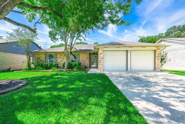 17102 Coachmaker Drive, Friendswood, TX 77546