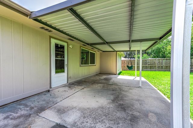 17102 Coachmaker Drive, Friendswood, TX 77546