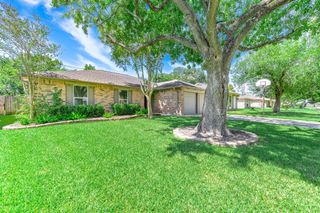 17102 Coachmaker Drive, Friendswood, TX 77546