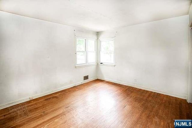 4 Beverly Road, Glen Rock, NJ 07452
