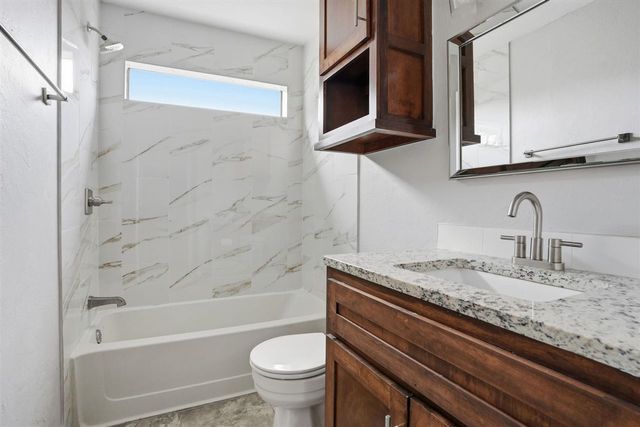 6824 NW Willow Springs Dr, Lawton, OK 73505