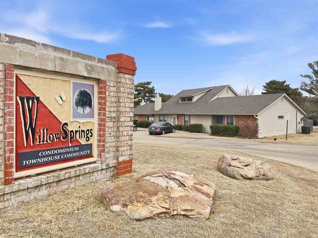 6824 NW Willow Springs Dr, Lawton, OK 73505