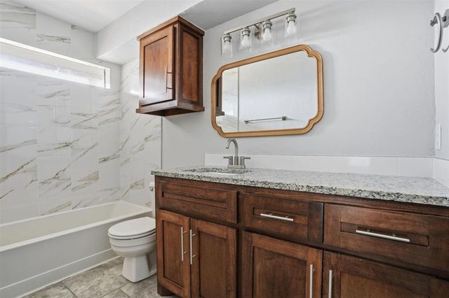 6824 NW Willow Springs Dr, Lawton, OK 73505