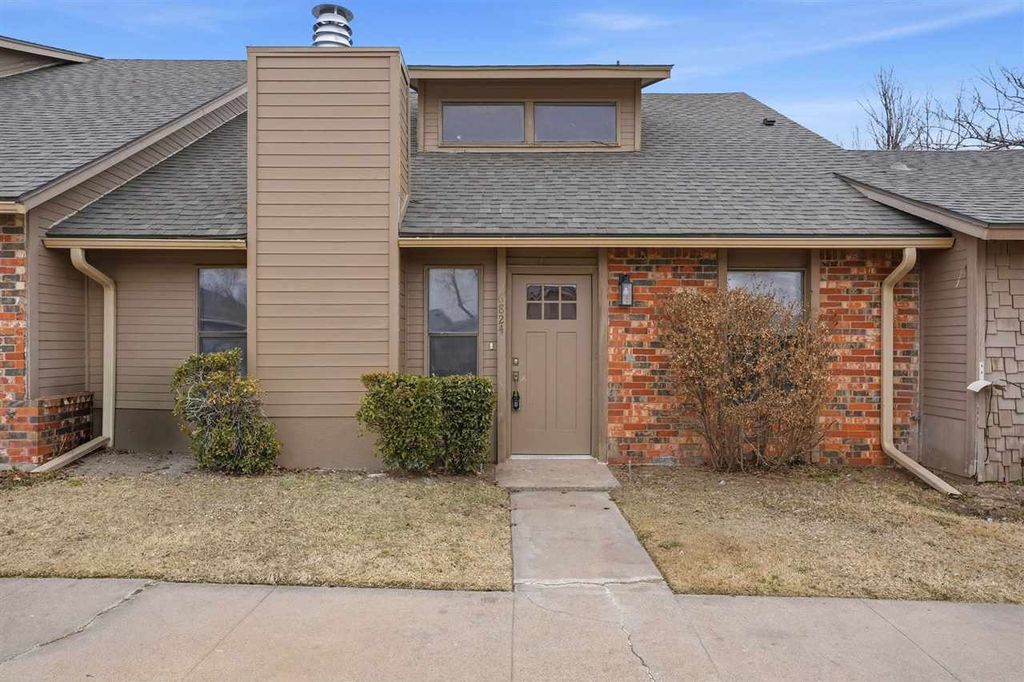 6824 NW Willow Springs Dr, Lawton, OK 73505