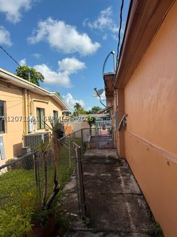 846 W 32nd St 1, Hialeah, FL 33012