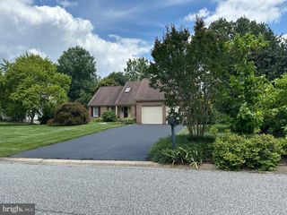 4 RUNNING BROOK LN, Newark, DE 19711