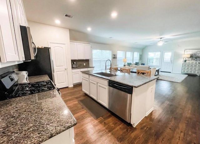 516 Fieldhaven Court, La Marque, TX 77568