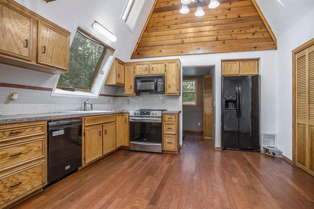 3229 W Shore Drive, Battle Creek, MI 49017