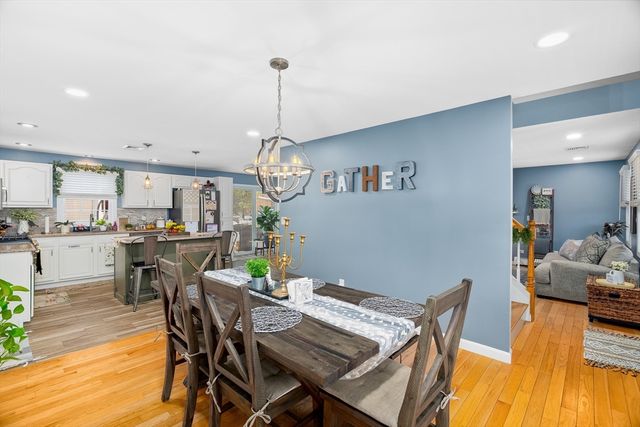 1870 County St, Somerset, MA 02726