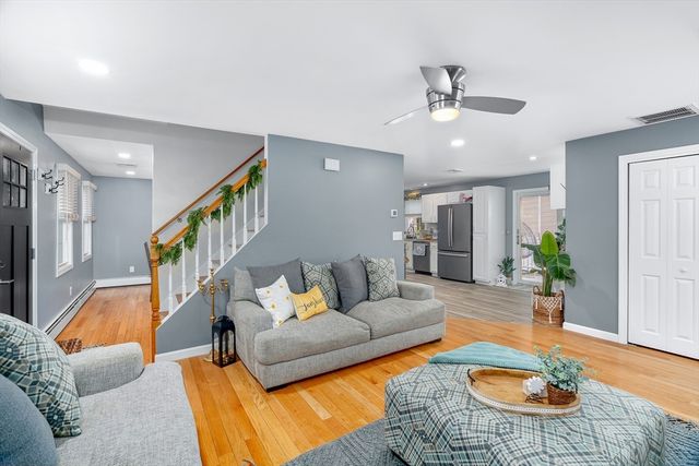 1870 County St, Somerset, MA 02726