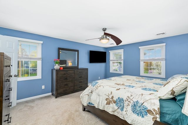 1870 County St, Somerset, MA 02726