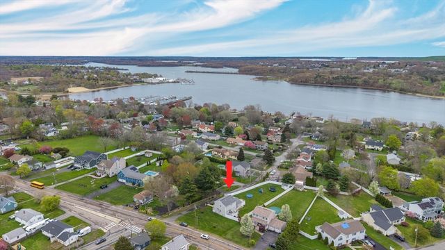 1870 County St, Somerset, MA 02726
