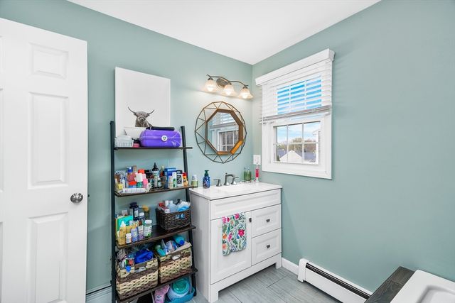 1870 County St, Somerset, MA 02726