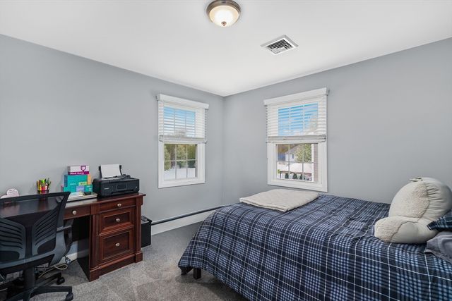 1870 County St, Somerset, MA 02726