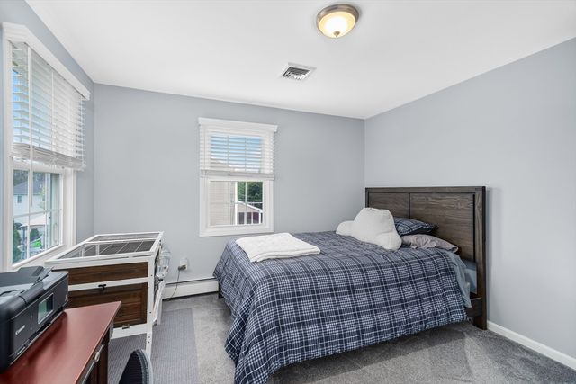 1870 County St, Somerset, MA 02726