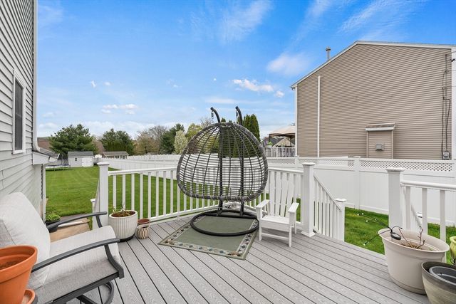 1870 County St, Somerset, MA 02726