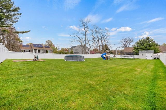 1870 County St, Somerset, MA 02726