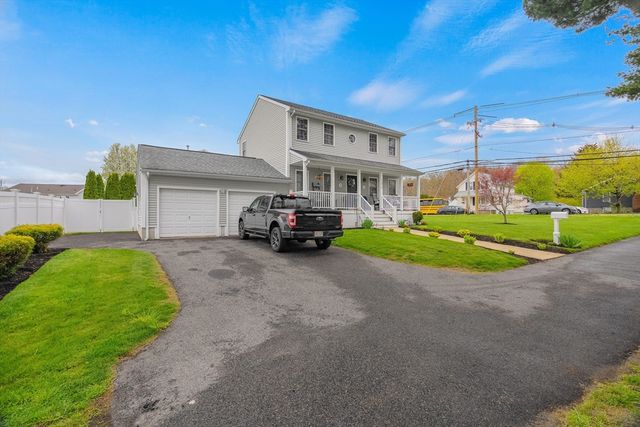 1870 County St, Somerset, MA 02726