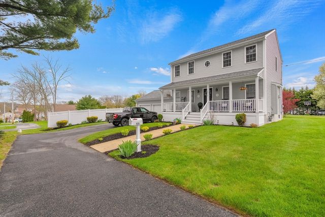 1870 County St, Somerset, MA 02726