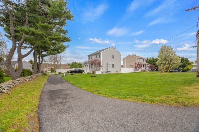 1870 County St, Somerset, MA 02726