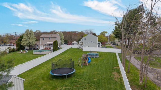 1870 County St, Somerset, MA 02726