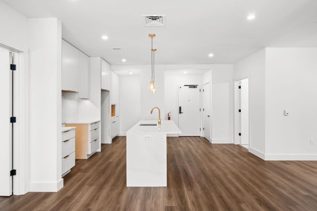 125 Cambrian Way Unit 613, Burlington, VT 05401