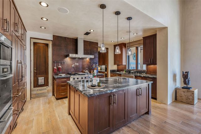 20 Rising Moon, Santa Fe, NM 87506