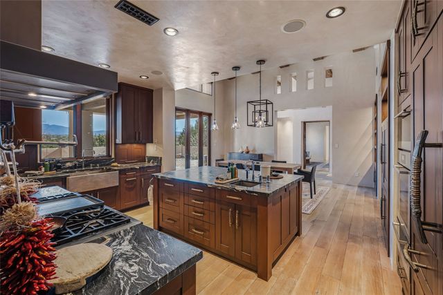 20 Rising Moon, Santa Fe, NM 87506