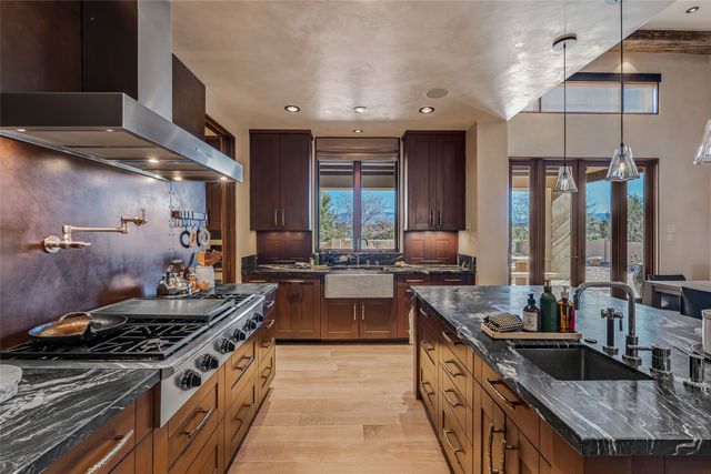 20 Rising Moon, Santa Fe, NM 87506