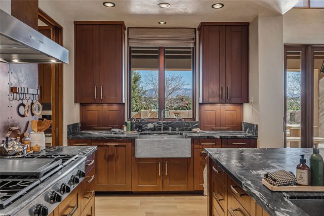 20 Rising Moon, Santa Fe, NM 87506